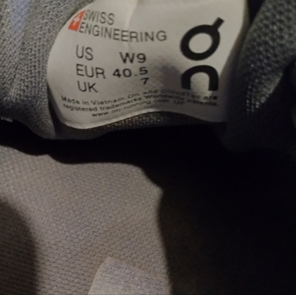 ON CLOUD Women's Running Sneakers Black/White CloudTec..Sz:9 - Picture 8 of 9